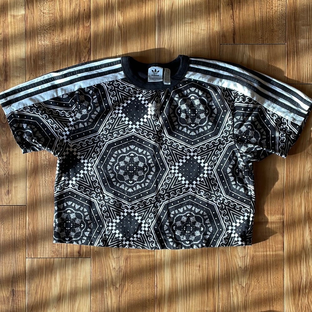 Adidas size M crop tee